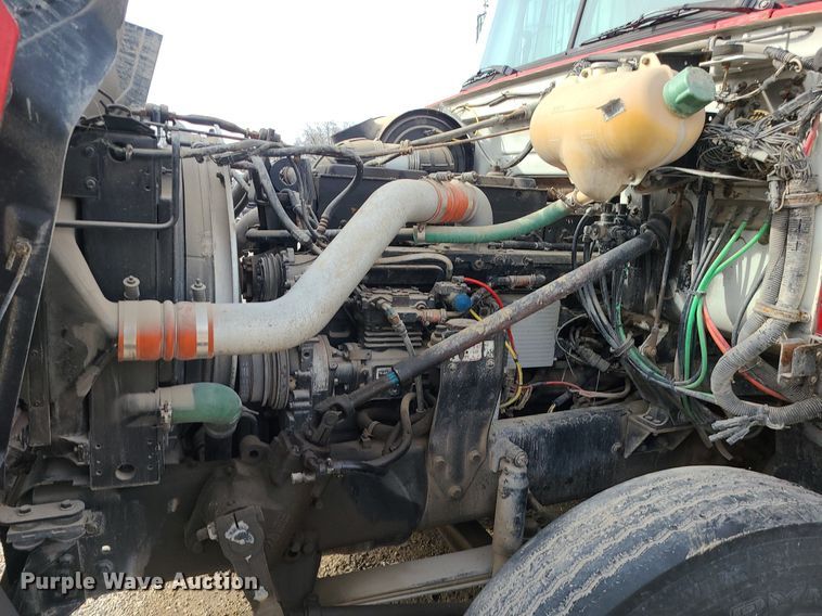 image for item DS7259 1994 White GMC truck cab and chassis