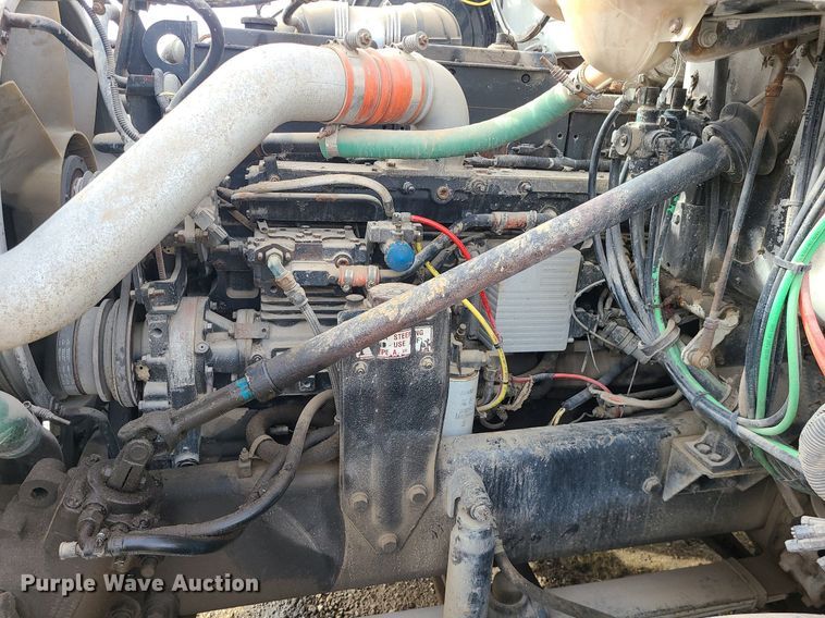 image for item DS7259 1994 White GMC truck cab and chassis