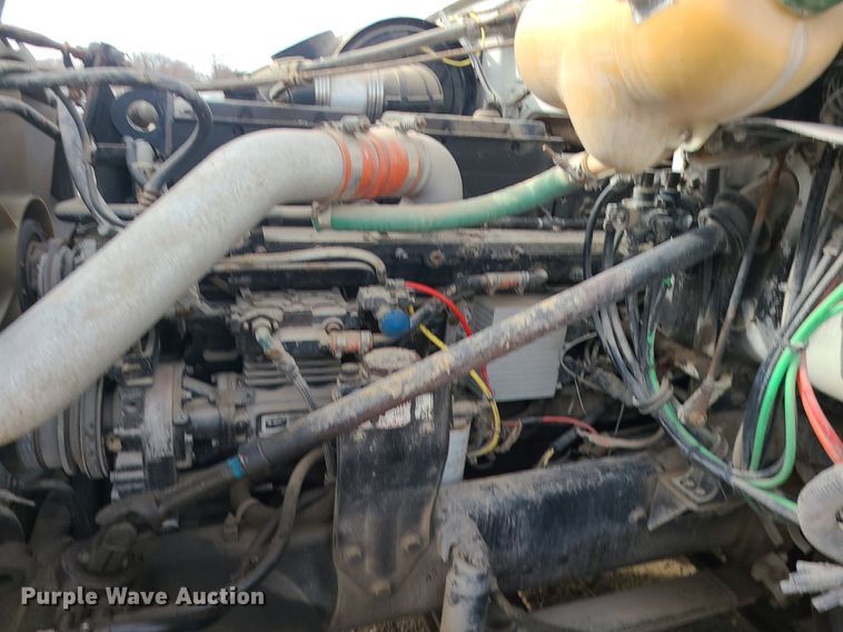 image for item DS7259 1994 White GMC truck cab and chassis