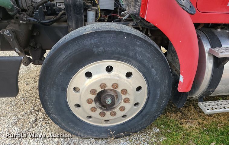 image for item DS7259 1994 White GMC truck cab and chassis