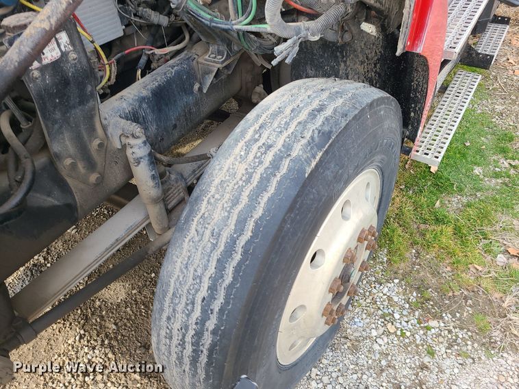 image for item DS7259 1994 White GMC truck cab and chassis