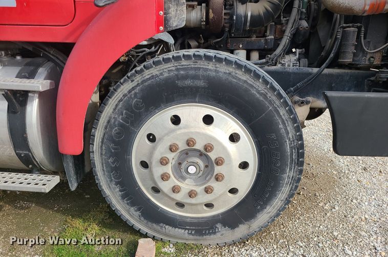 image for item DS7259 1994 White GMC truck cab and chassis