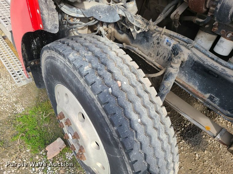 image for item DS7259 1994 White GMC truck cab and chassis