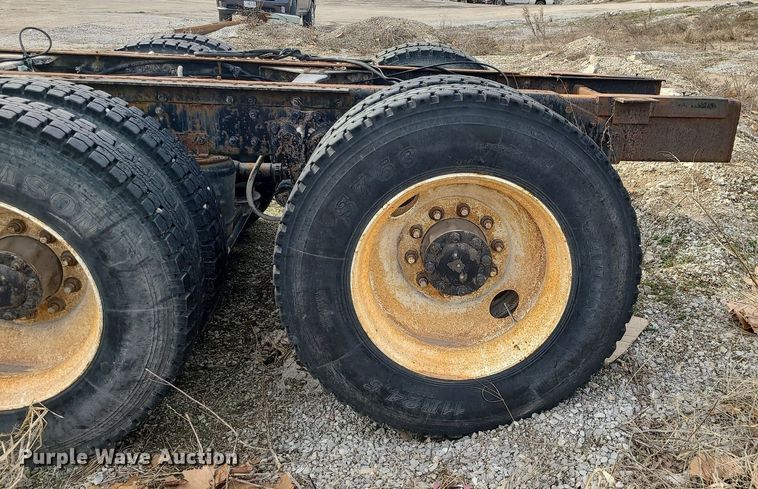 image for item DS7259 1994 White GMC truck cab and chassis