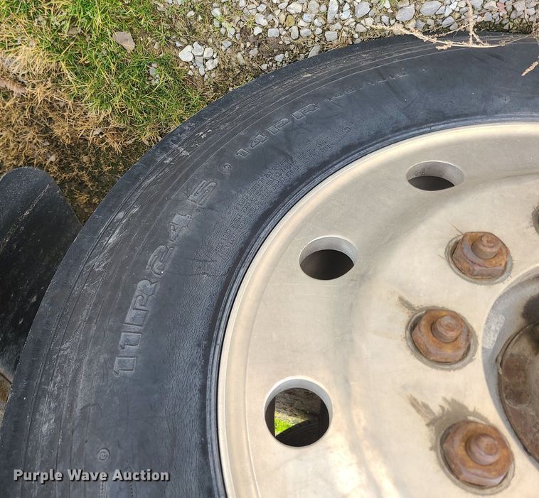 image for item DS7259 1994 White GMC truck cab and chassis