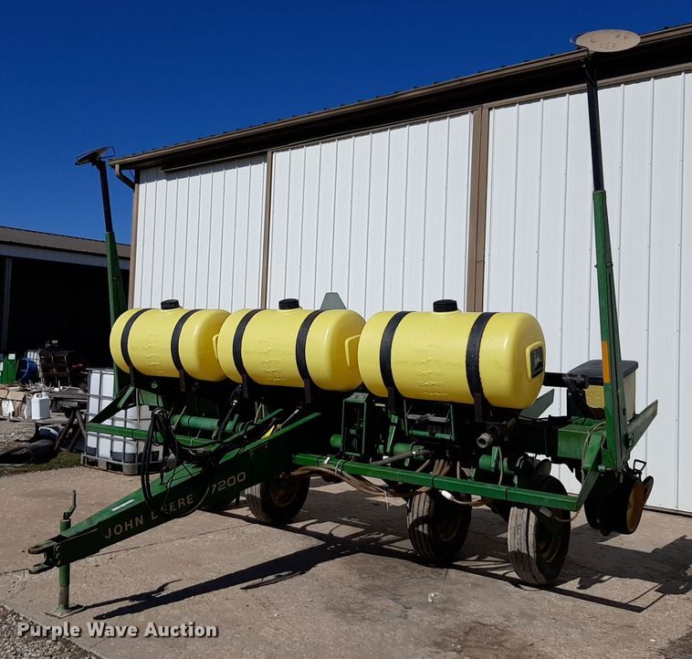image for item DV9817 John Deere 7200 planter
