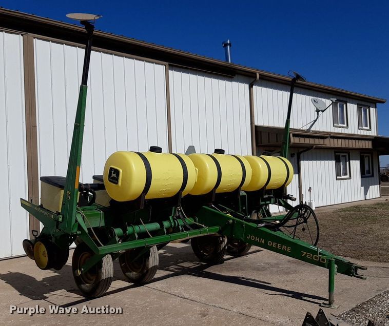 image for item DV9817 John Deere 7200 planter