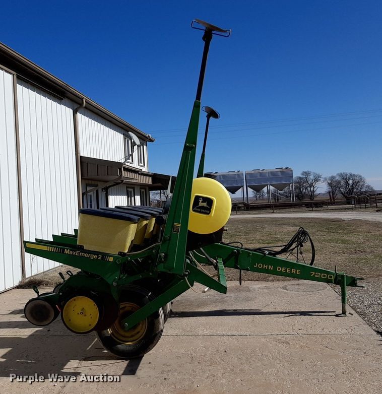 image for item DV9817 John Deere 7200 planter