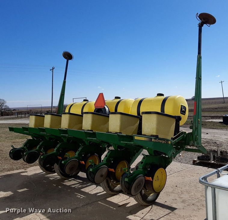 image for item DV9817 John Deere 7200 planter