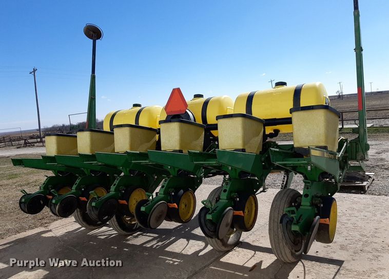 image for item DV9817 John Deere 7200 planter