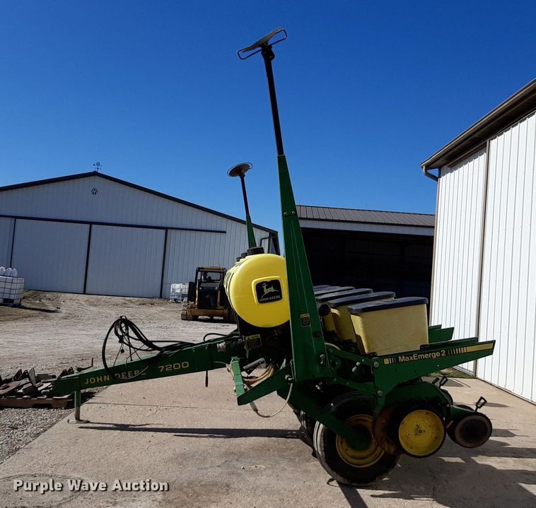 image for item DV9817 John Deere 7200 planter
