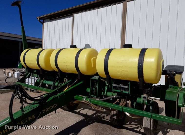 image for item DV9817 John Deere 7200 planter