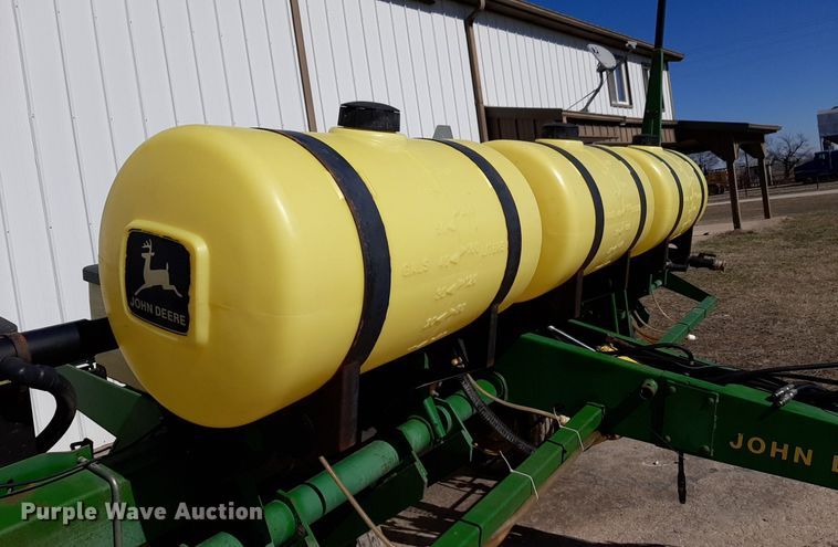 image for item DV9817 John Deere 7200 planter