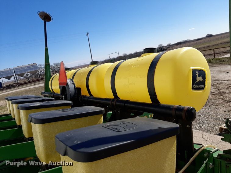 image for item DV9817 John Deere 7200 planter