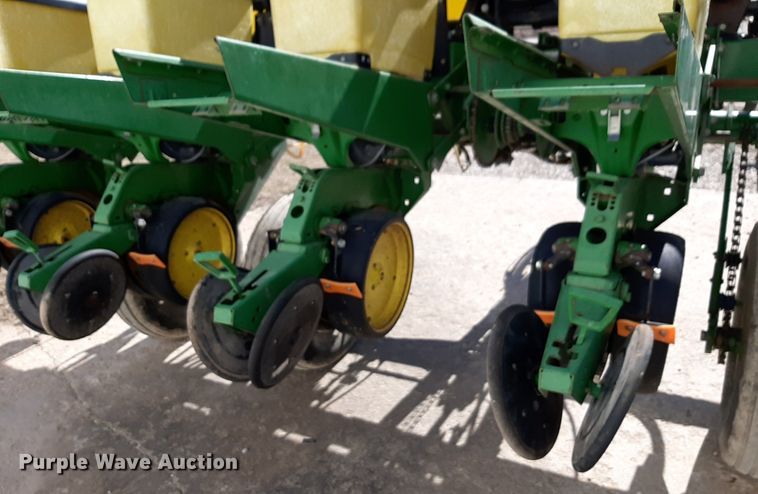 image for item DV9817 John Deere 7200 planter