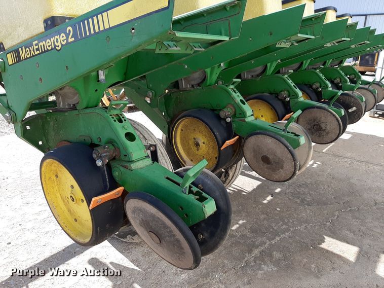 image for item DV9817 John Deere 7200 planter