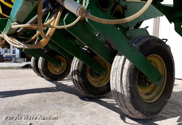 image for item DV9817 John Deere 7200 planter