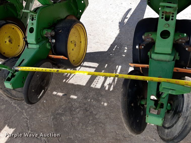 image for item DV9817 John Deere 7200 planter