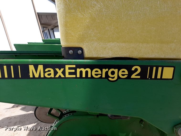 image for item DV9817 John Deere 7200 planter