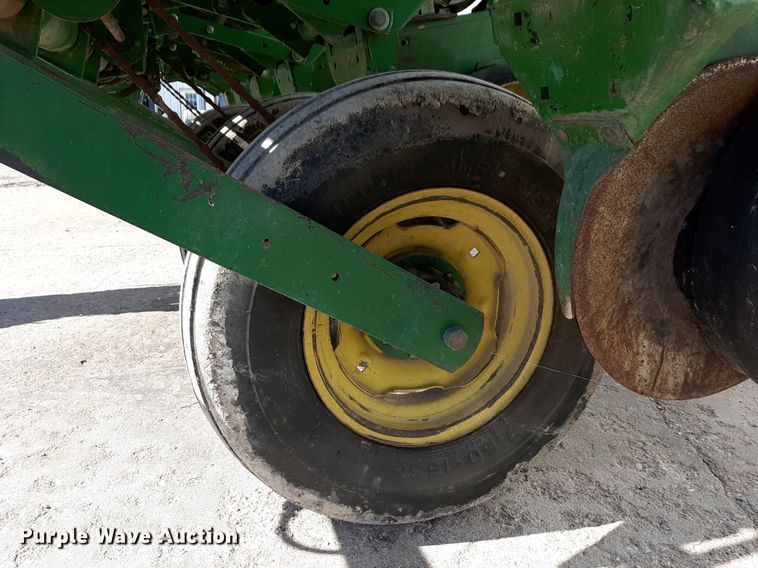 image for item DV9817 John Deere 7200 planter