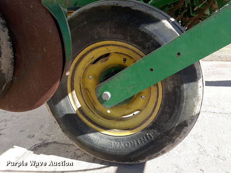 image for item DV9817 John Deere 7200 planter