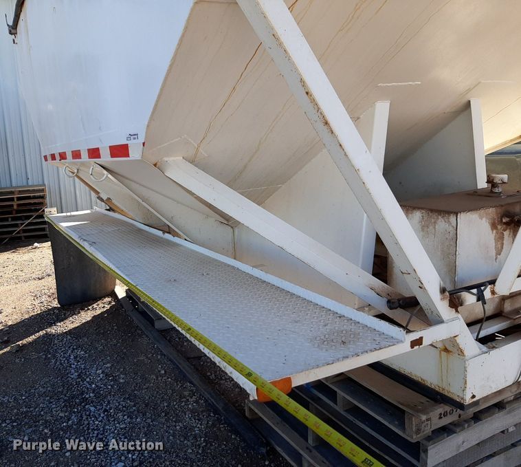 image for item DV9819 Fertilizer delivery bed