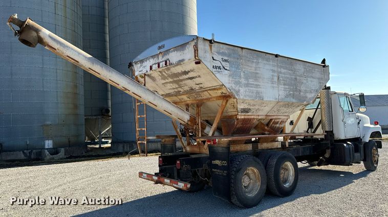 image for item EH6509 1986 International S2500 feed delivery truck