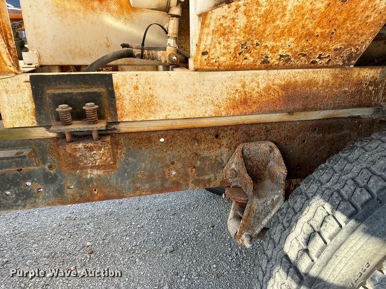 image for item EH6509 1986 International S2500 feed delivery truck