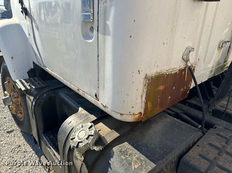 image for item EH6509 1986 International S2500 feed delivery truck