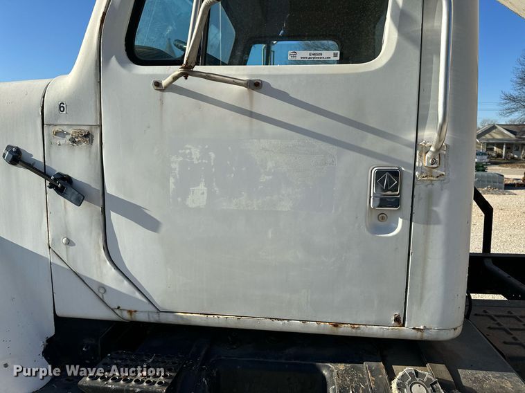 image for item EH6509 1986 International S2500 feed delivery truck