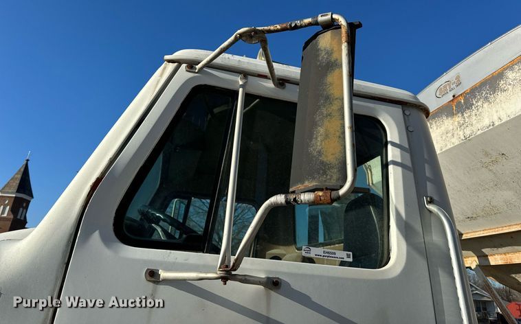 image for item EH6509 1986 International S2500 feed delivery truck