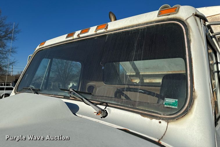 image for item EH6509 1986 International S2500 feed delivery truck