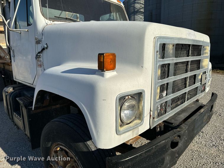 image for item EH6509 1986 International S2500 feed delivery truck
