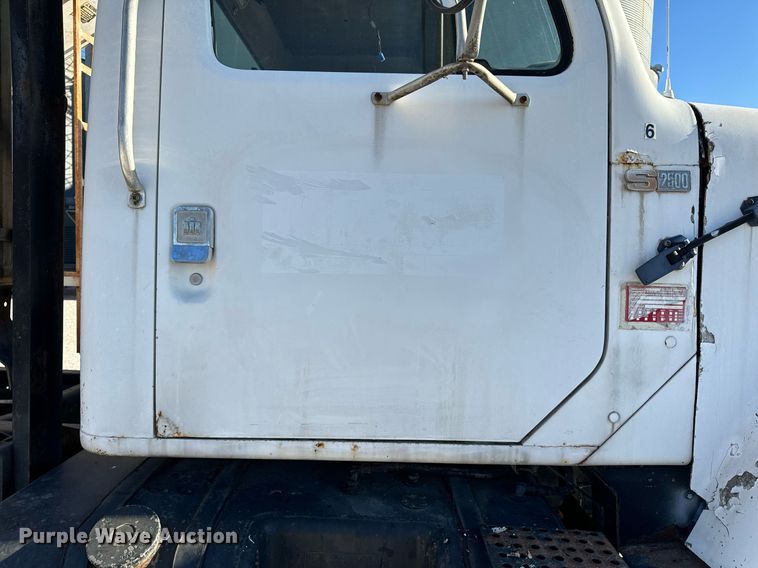 image for item EH6509 1986 International S2500 feed delivery truck