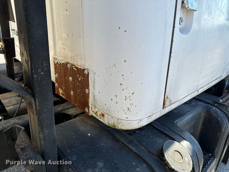 image for item EH6509 1986 International S2500 feed delivery truck