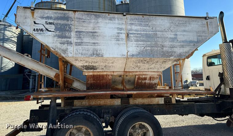 image for item EH6509 1986 International S2500 feed delivery truck