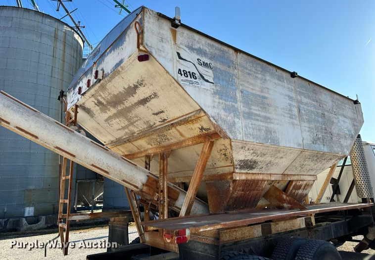 image for item EH6509 1986 International S2500 feed delivery truck