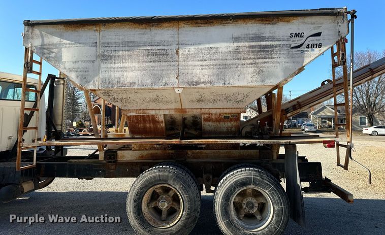 image for item EH6509 1986 International S2500 feed delivery truck