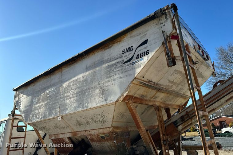 image for item EH6509 1986 International S2500 feed delivery truck