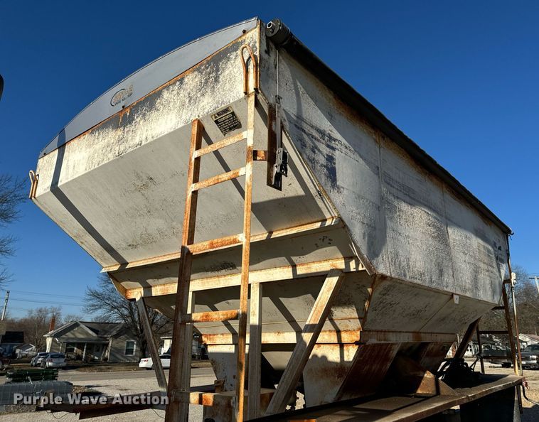 image for item EH6509 1986 International S2500 feed delivery truck