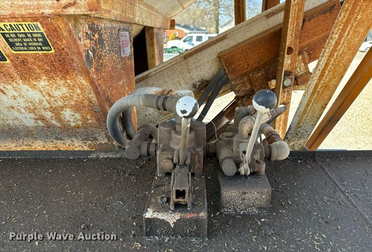 image for item EH6509 1986 International S2500 feed delivery truck