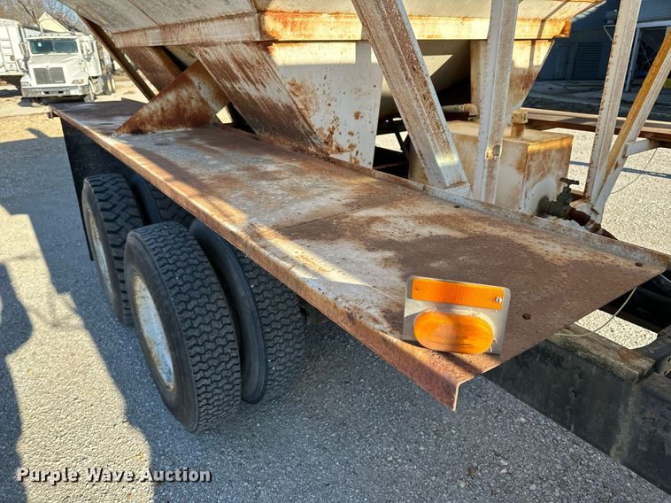 image for item EH6509 1986 International S2500 feed delivery truck