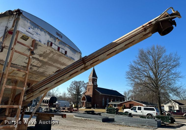 image for item EH6509 1986 International S2500 feed delivery truck