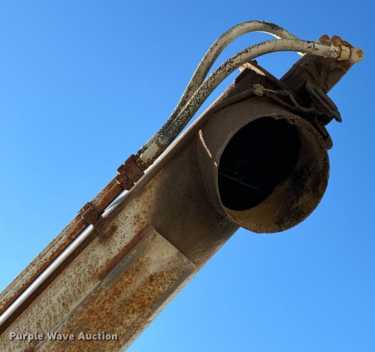 image for item EH6509 1986 International S2500 feed delivery truck