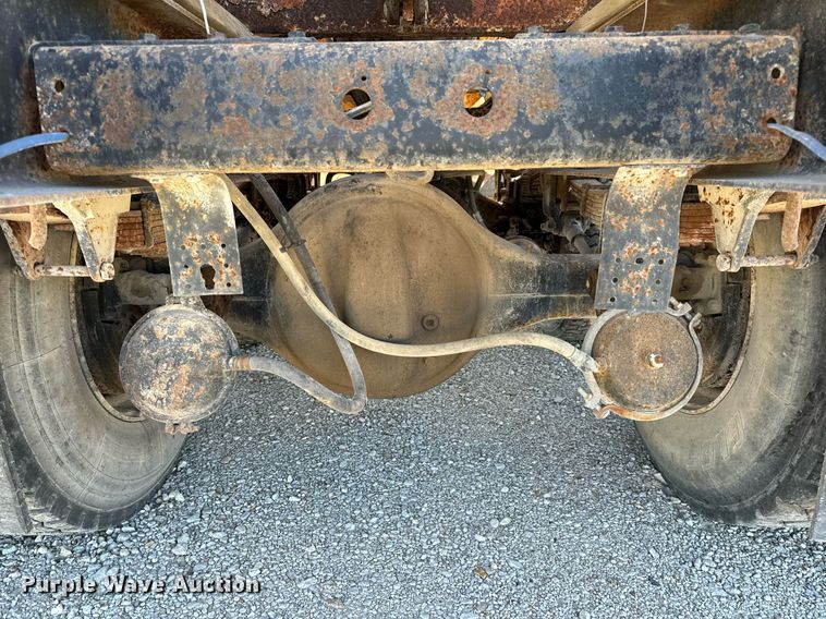 image for item EH6509 1986 International S2500 feed delivery truck