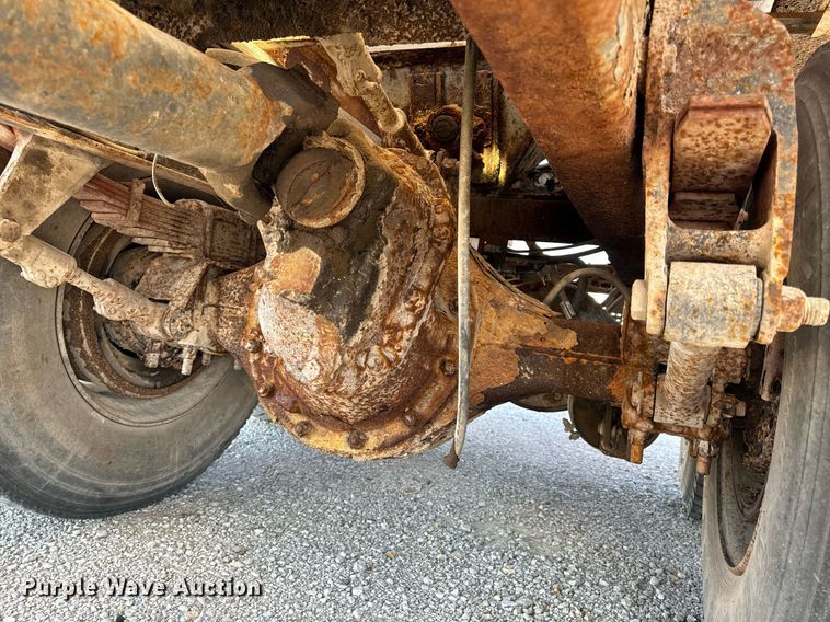 image for item EH6509 1986 International S2500 feed delivery truck