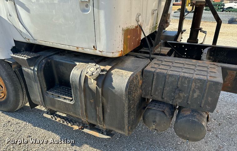 image for item EH6509 1986 International S2500 feed delivery truck