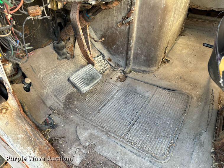 image for item EH6509 1986 International S2500 feed delivery truck