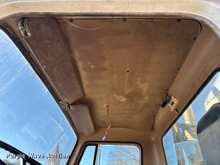 image for item EH6509 1986 International S2500 feed delivery truck