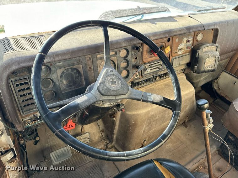 image for item EH6509 1986 International S2500 feed delivery truck